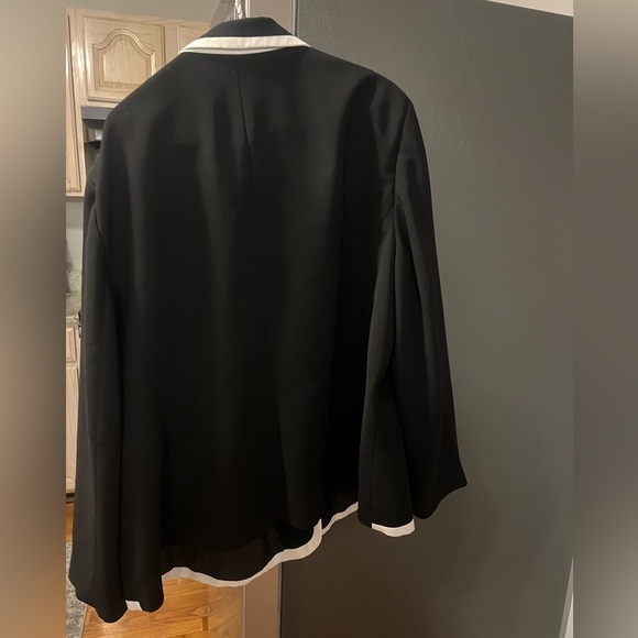 Jones Studio Black Blazer with White Trim - Picture 2 of 5